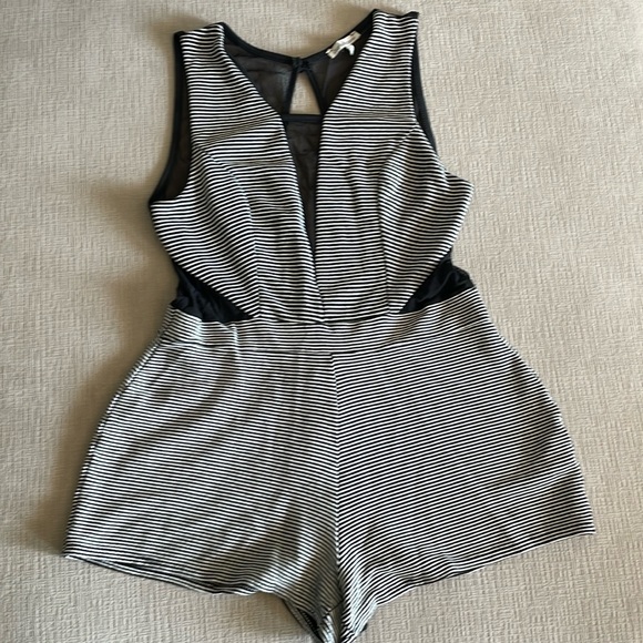 Black and white romper - Picture 1 of 2